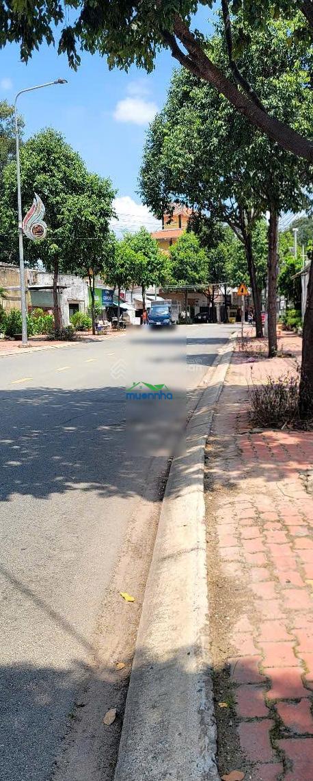 Bán gấp đất mặt tiền vị trí kinh doanh tốt, cách bd chỉ 500m, giá siêu tốt
