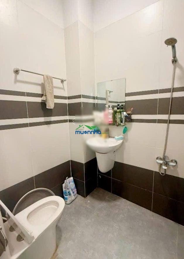 Nhà 3 tầng, dt: 5x20m, giá 7,x tỷ, đường tân kỳ tân quý, bình tân, hẻm 5m - 4