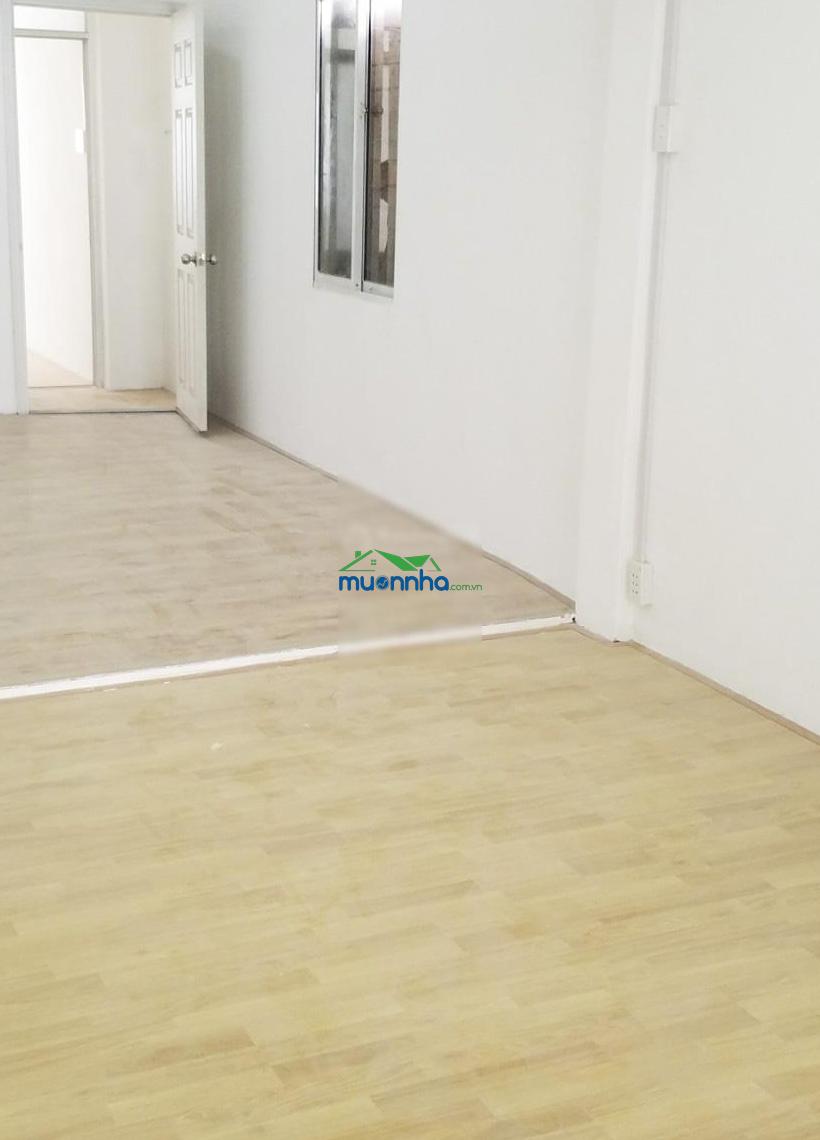 Bán nhà mặt tiền - diện tích đất lớn - q4 sát q1 - tiện xây căn hộ dịch vụ - 2