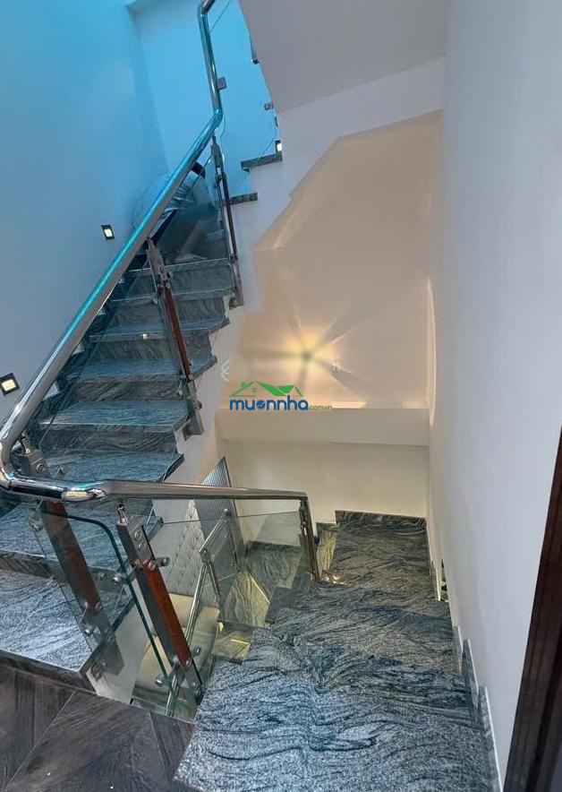 Bán nhà hẻm xe hơi huỳnh văn nghệ, ngay chợ phạm văn bạch, 3 tầng, 4x18m, 4pn. nhà to giá tốt