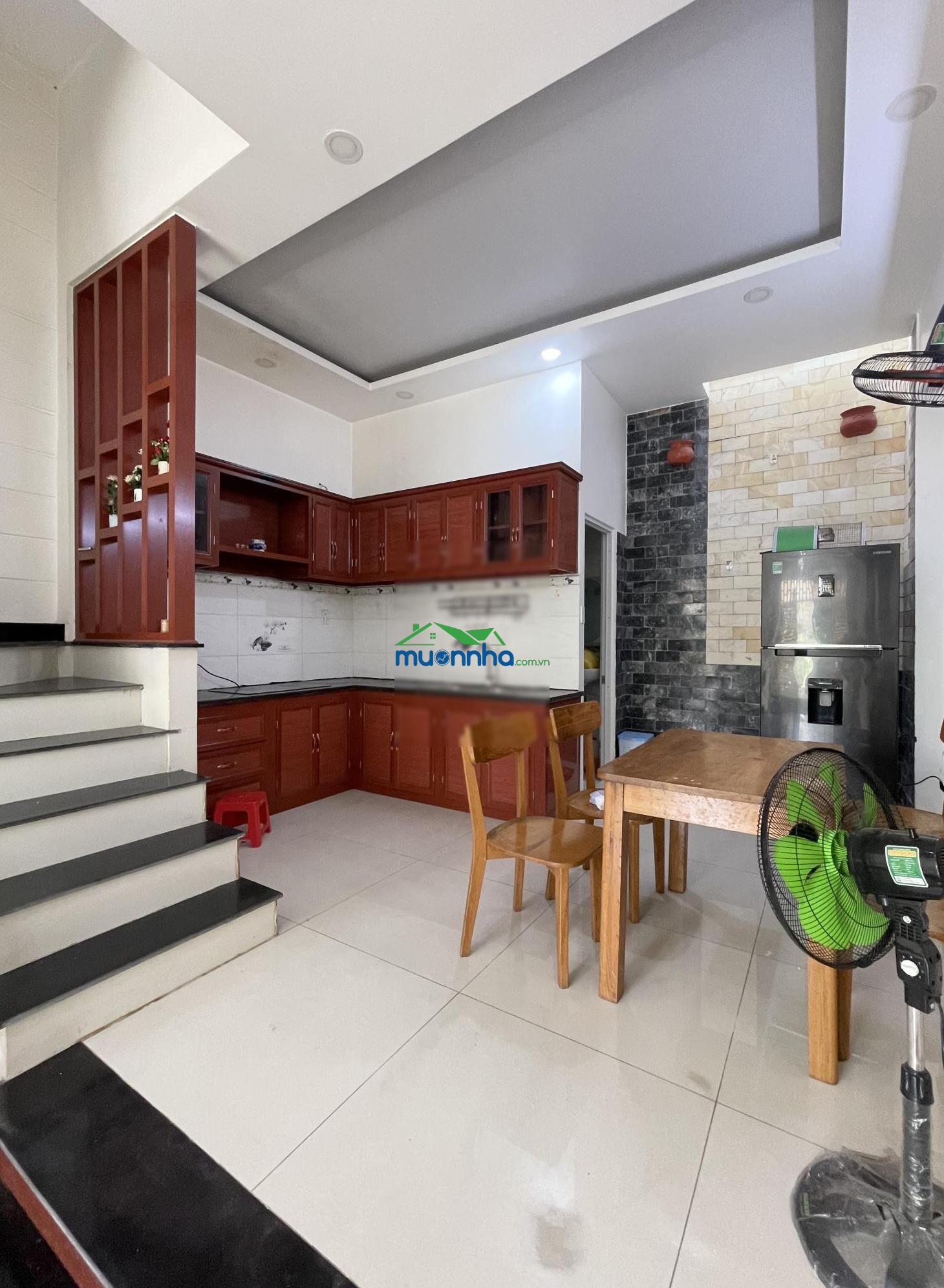 Nhà 4 tầng đường 8m ngay cổng đinh thị thi, vạn phúc city, cách mấy bước chân - Ảnh 4