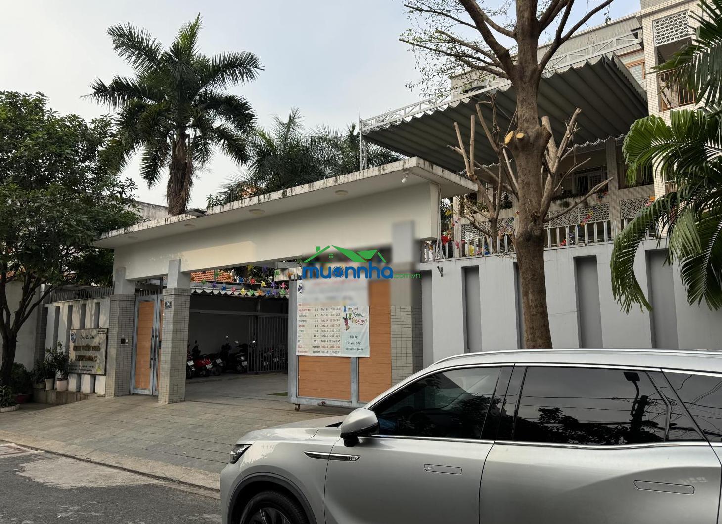 Chủ đi định cư nước ngoài cần bán nhanh nhà nội thất cao cấp - khu kiến thiết - giá chỉ 8,99 tỷ.