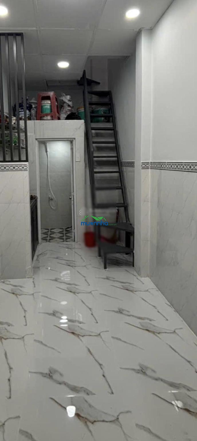 Nhà bán đường lạc long quân p5 quận 11 ( 2,3 x 5,05m trệt, 2 lầu ) sổ riêng
