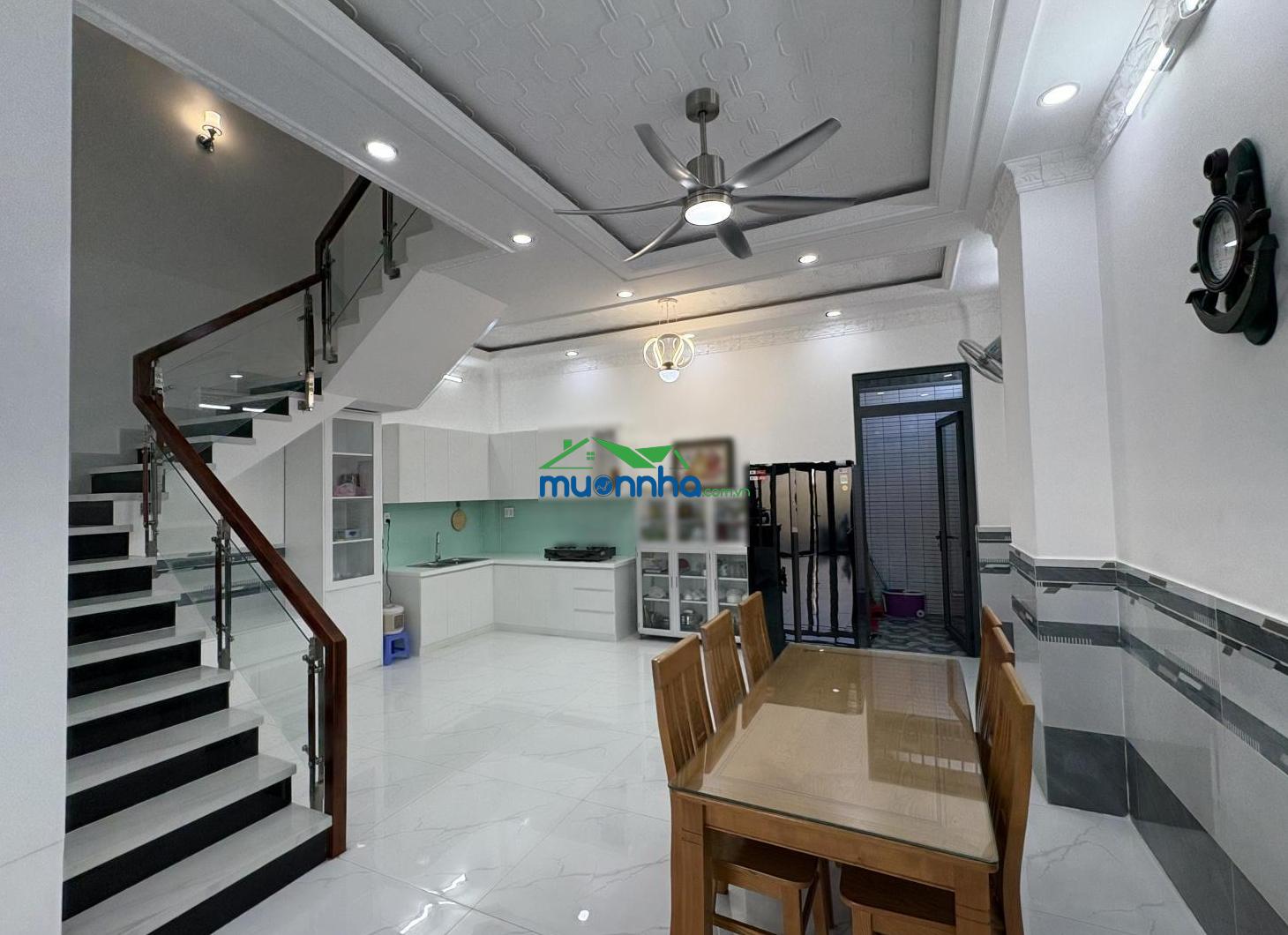Bán nhà 3 lầu sân thượng đường lê văn lương