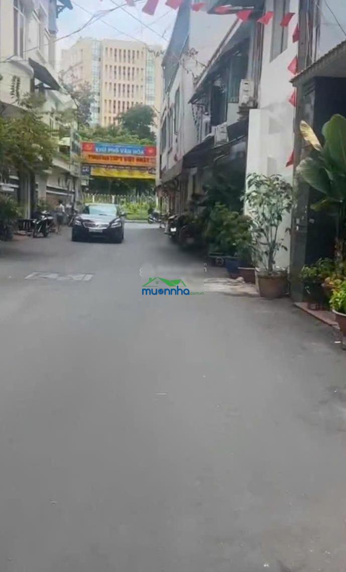 Nhà hxh 5m thông ng kiệm, gv. dt: 4m x 16m. nở hậu 5.4m. công nhận: 85m2. nhà c4. giá: 9.6 tỷ tl.