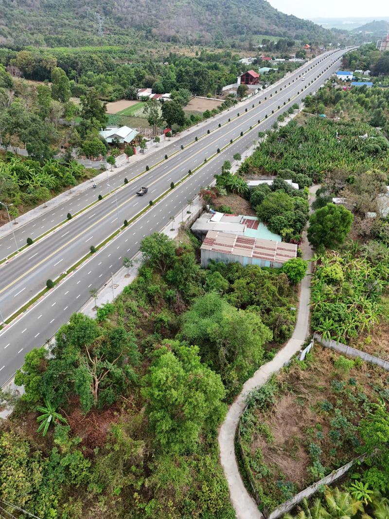 Chính chủ cần vốn làm ăn bán đất p.long hương 1541,4m2 giá chỉ 18 tỷ - lh 0936666466 - 4