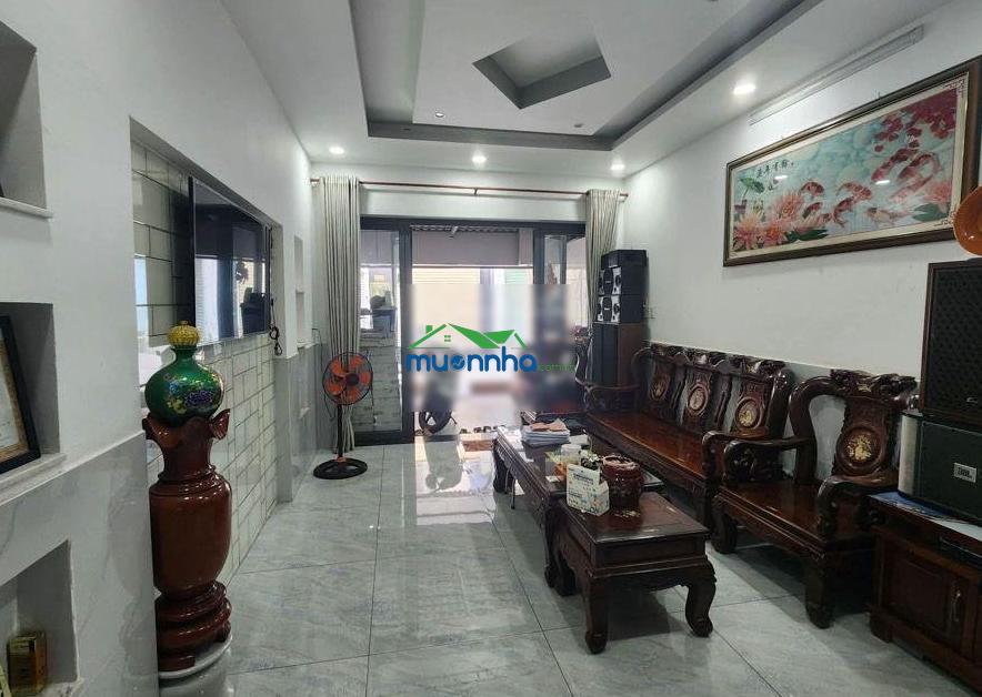 Xe tải đậu ngay nhà 3 tầng nở hậu q7 - 2