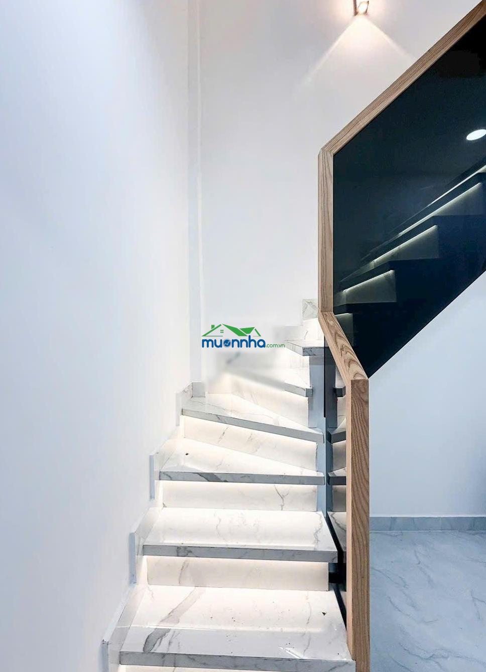 ( 4.95 tỷ tl ) nhà 1 sẹc, 3 tầng mới đẹp, võ văn tần..!