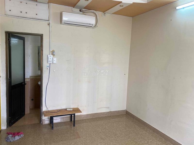 Phòng trọ có máy lạnh, máy nước nóng, toilet riêng rất an ninh