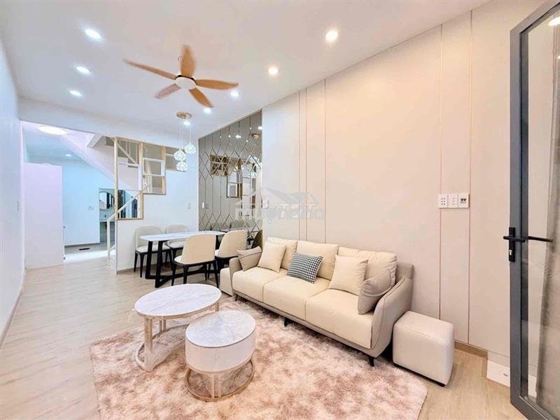 Rộng là được: 5m x 10m, cách 1 căn ra mặt tiền thông nguyễn tri phương