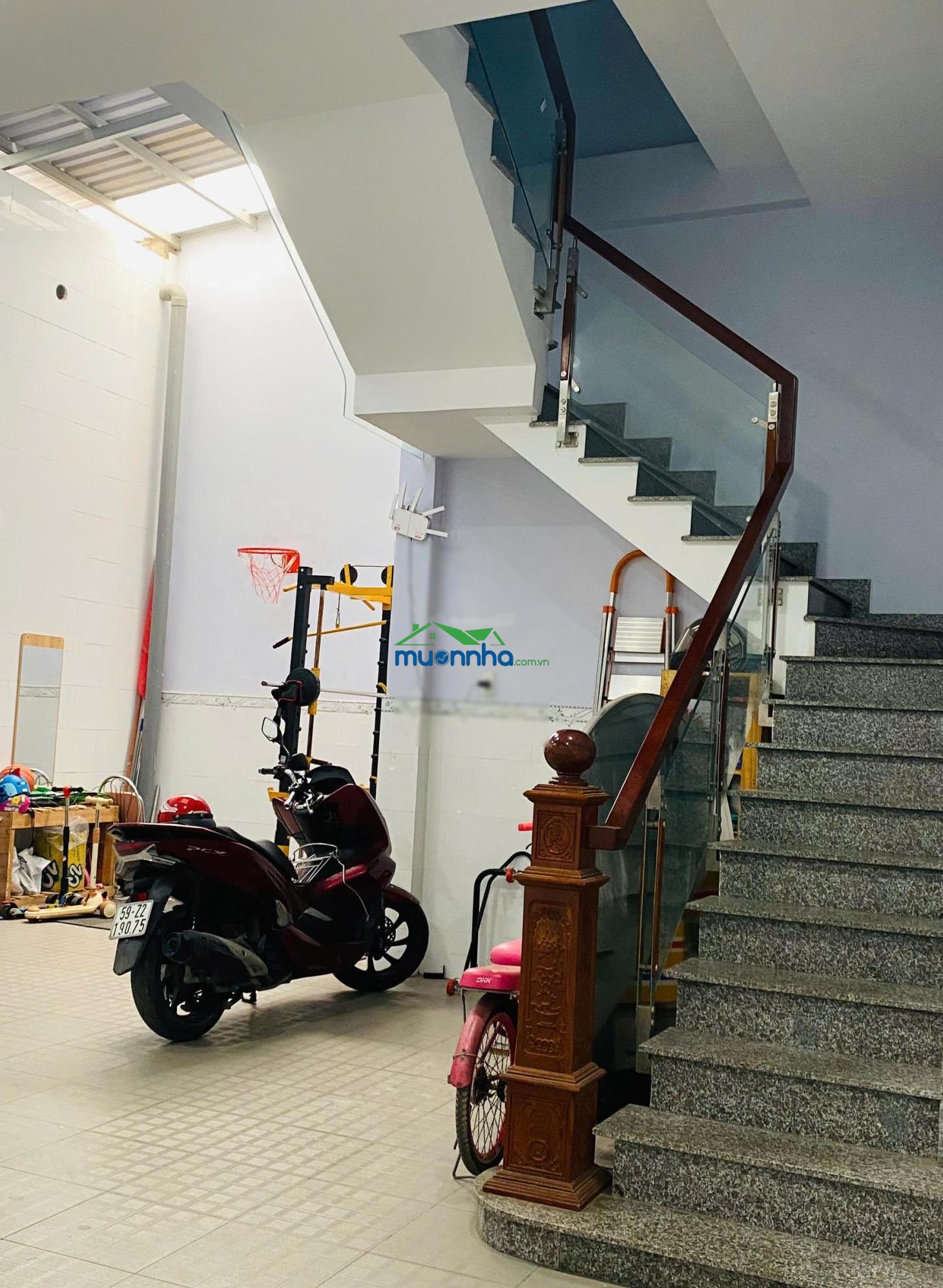 Cho thuê nhà nguyên căn mặt tiền đường hoàng cầm, rộng 200m2, 8 triệu
