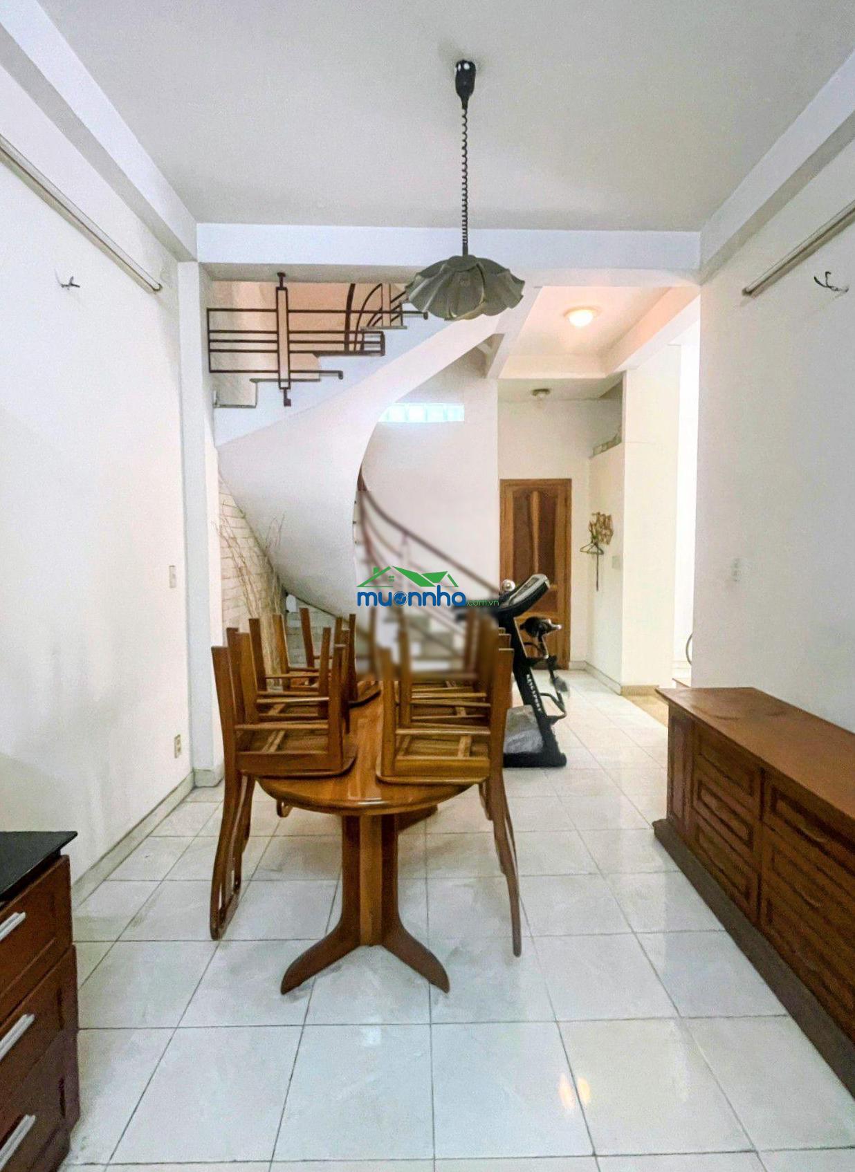 Nhà 3 tầng 80m2, 2 mặt tiền trước sau, nở hậu, có gara riêng, đối diện siêu thị emart phan văn trị
