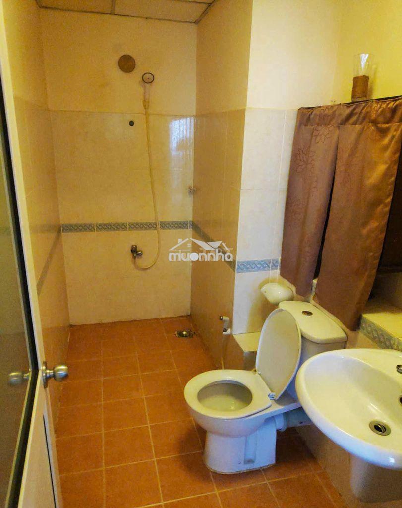 Phòng có máy lạnh/quạt với nhiều chế độ hoạt động khác nhau. - 2