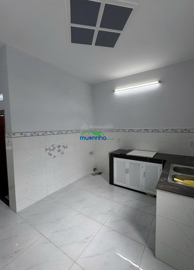 Lô góc 3 mặt thoáng - 2 tầng xây kiên cố - sổ đẹp vuông vức - xem là mê
