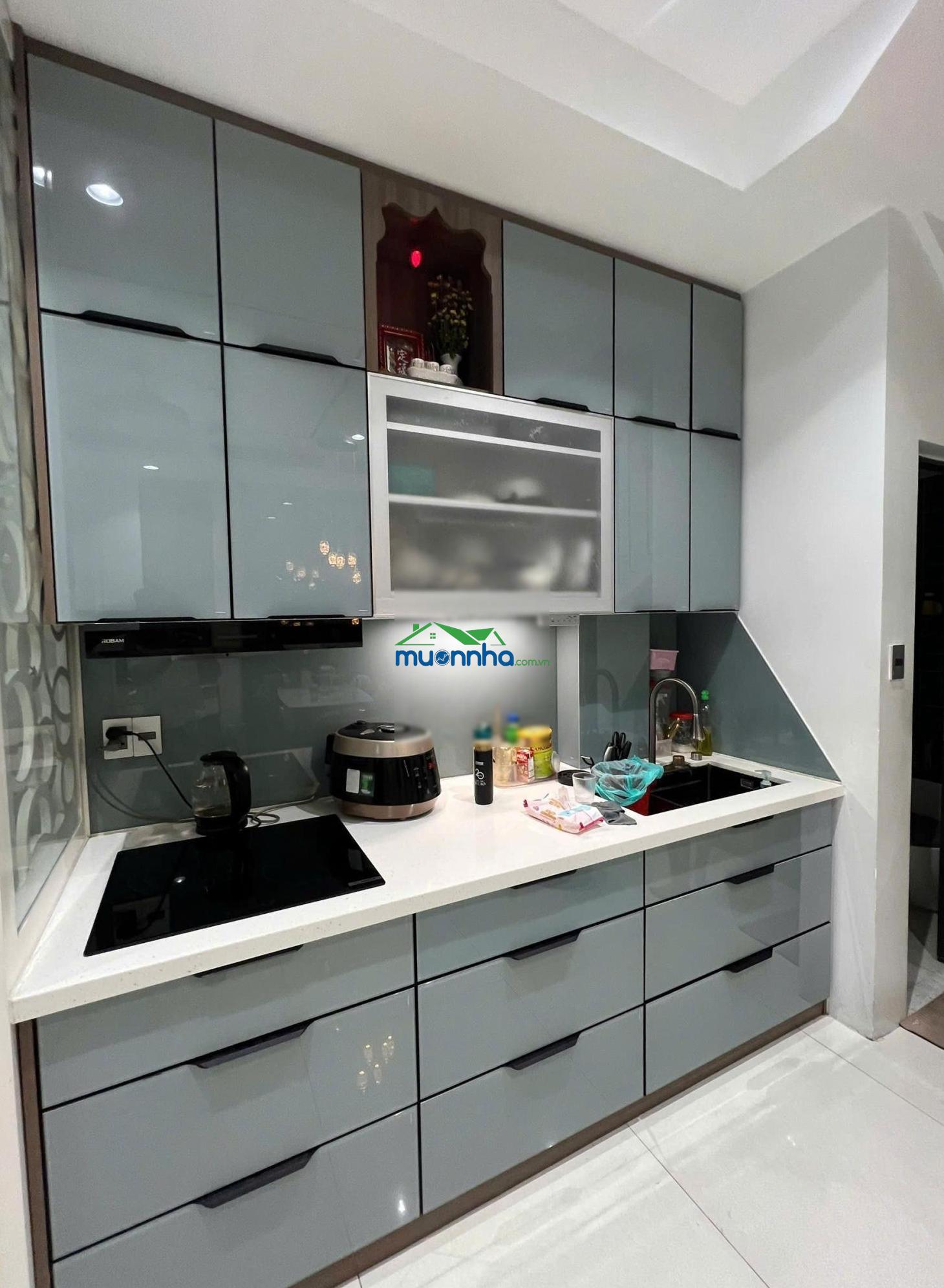Hẻm xe hơi đường tân sơn nhì - đúc 3 tấm full nội thất. có bề ngang 5m