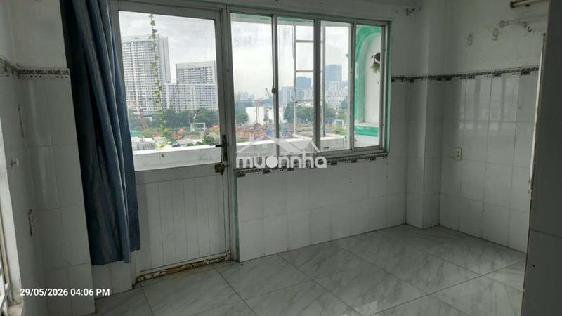 Phòng bancon thoáng mát. nhiều cửa số không khí lưu thông