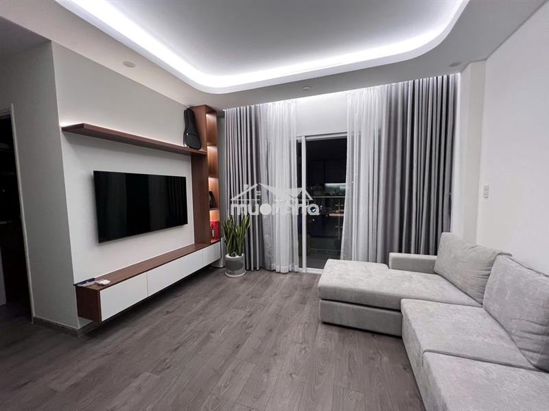 Cần bán chung cư 8x đầm sen có sổ sẵn, 49m2, 1 phòng ngủ