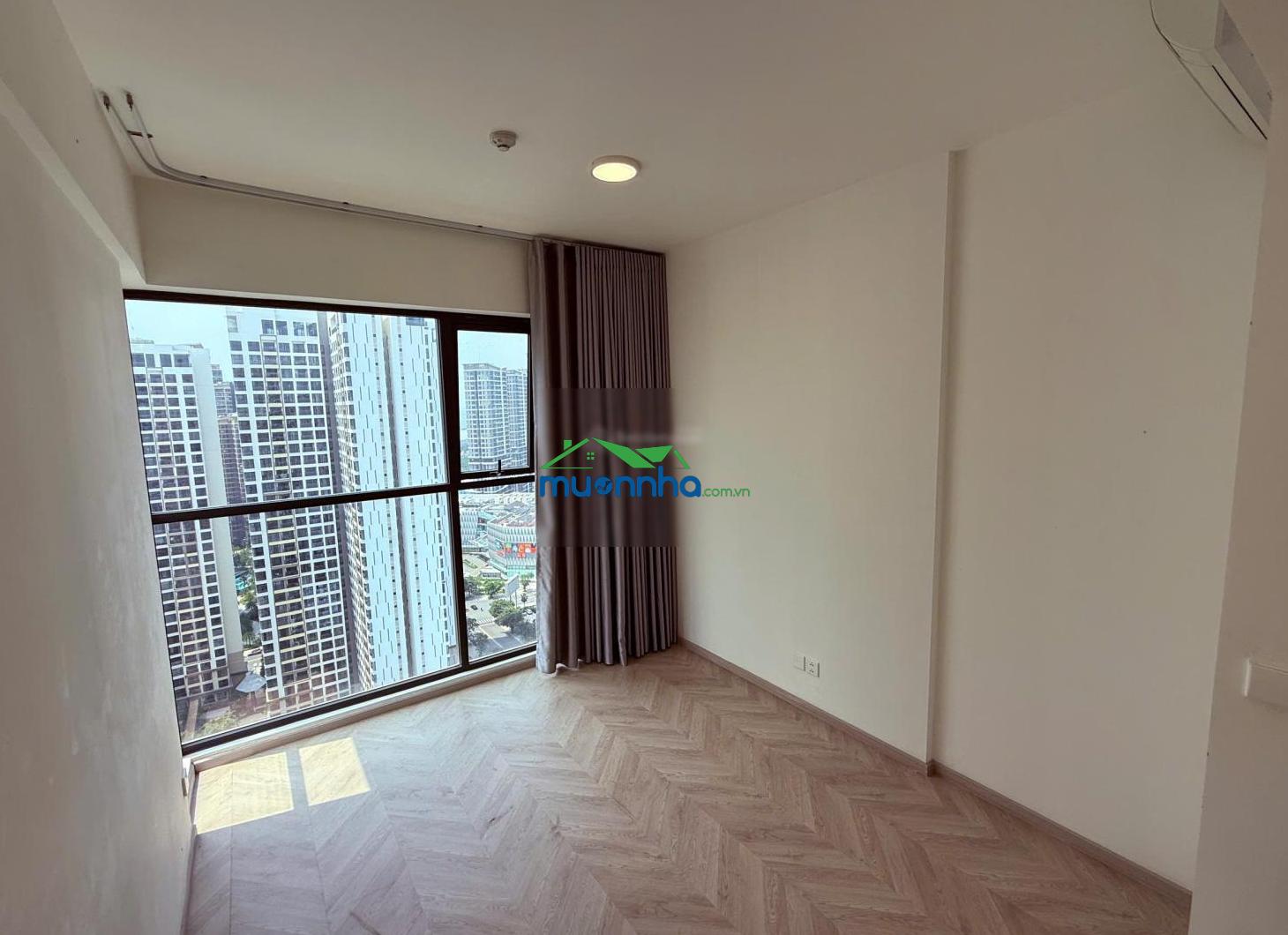 Bán căn 2pn 74m2 masteri centre point. giá 4,7 tỷ. sẵn sổ hồng. hướng đông bắc. view nội khu hồ bơi - 2