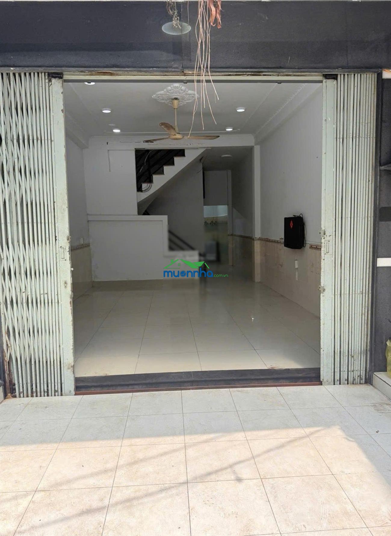 Nhà mt đường nhựa 6m - lý phục man - xe hơi ở trong nhà - nhỉnh 100tr/m
