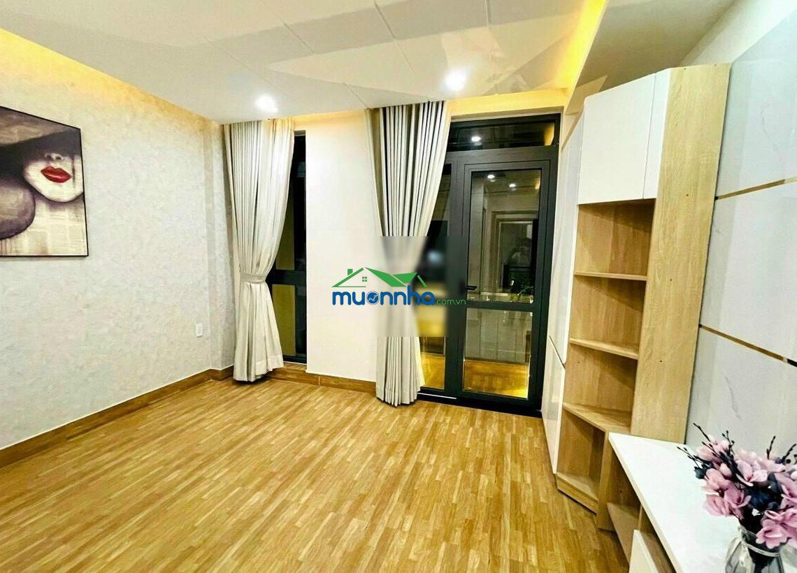 Cần bán gấp nhà mới hẻm 4m ngay vincom nguyễn xí, khu sang. dt: 4x13m. vuông vắn. xây 3 tầng mới