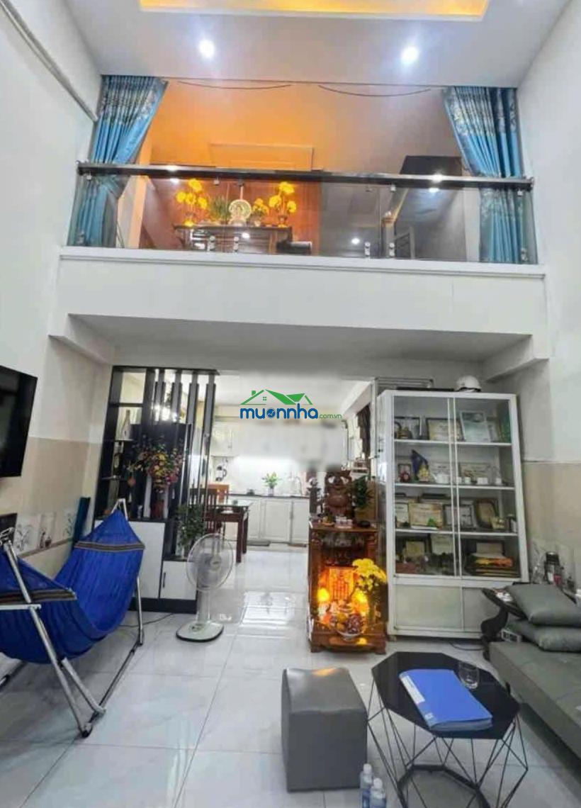 Hiếm - nhà 3 tầng (3pn) - cách ngã tư thủ đức 5 phút đi xe - sổ hồng hoàn công đủ - giá gặp tl - 3