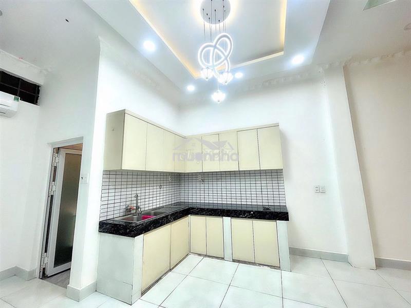Cho thuê căn góc 2 mt hẻm 6 m thông  đường gò dầu 4 x 18 m đúc 1 lầu 