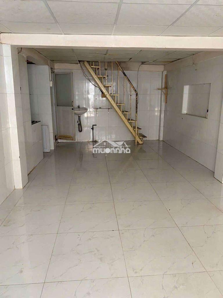 Nhà cho thuê hẽm 5m p6. dtsd 52m2 ngang 3,2 (nở hậu 4m9)
giá 7trieu