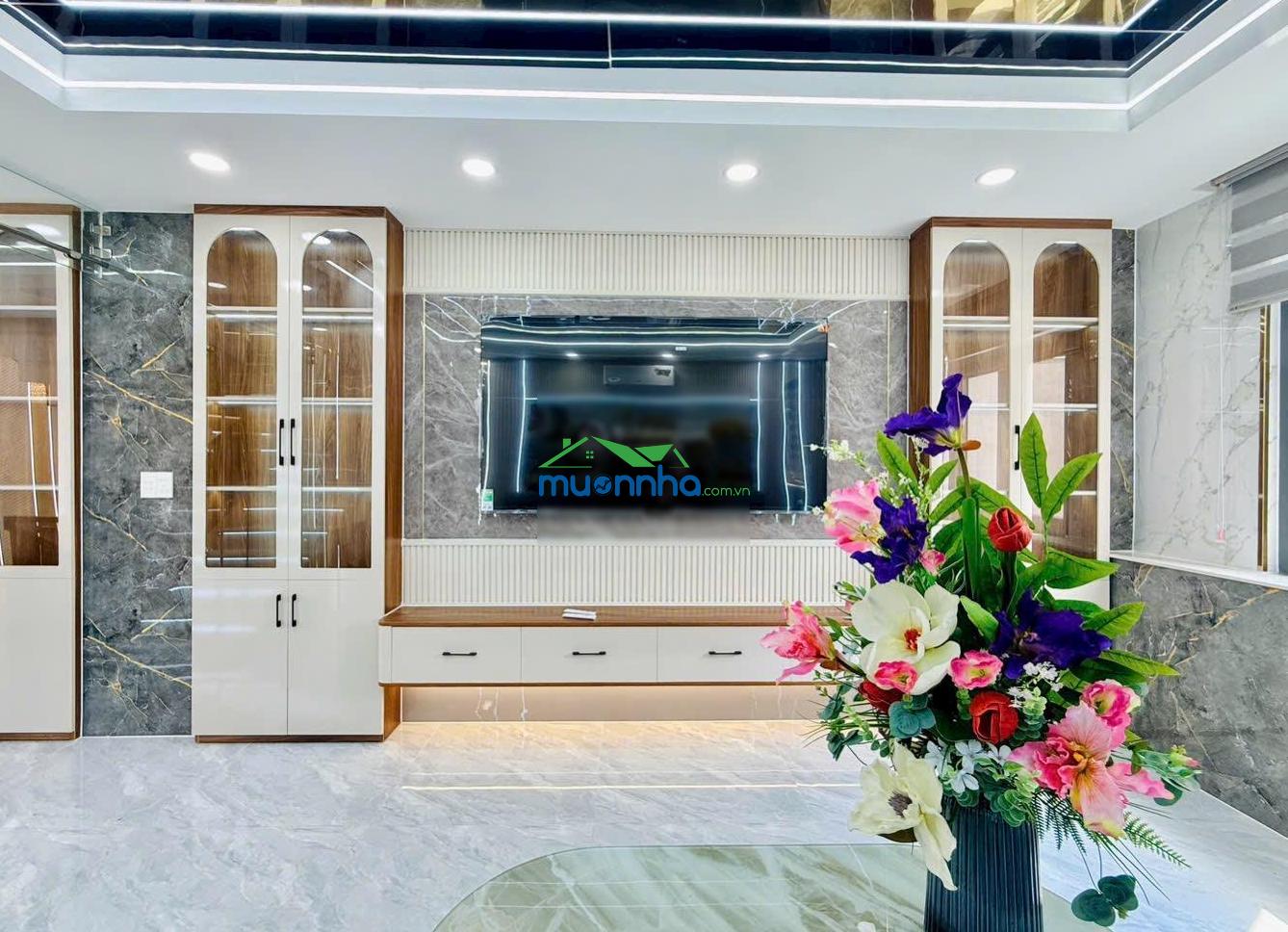Giá cực tốt. nhà xây mới 1 lửng 3 lầu full nt vip - ngay ngã tư ga - 4m x 16m - hẻm 10m, vị trí đẹp