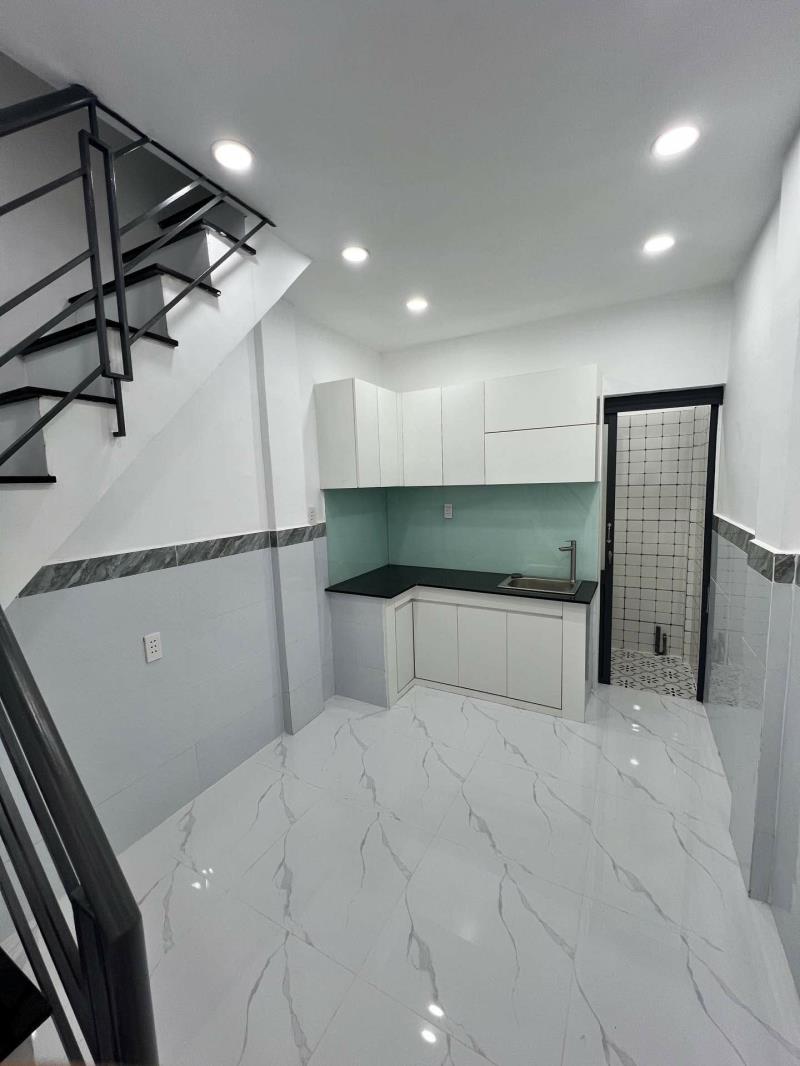 Bán nhà 30m² sử dụng - 2 tầng - hẻm thông ra đường lớn kha vạn cân - sát cạnh chợ thủ đức