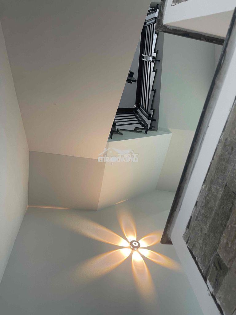 Bán gấp nhà mới ở ngay 4,2x18 trệt 3 lầu sân thượng