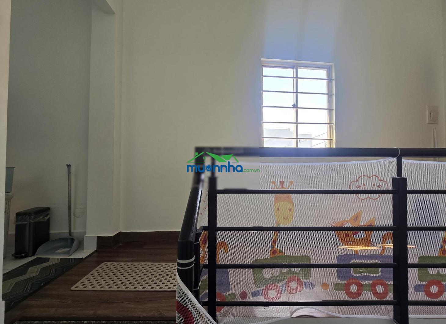 Nhà mặt tiền hẻm, 3 mặt thoáng, kiên cố, ánh sáng tự nhiên khắp nhà. - 2
