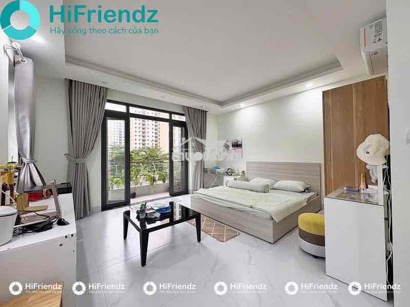Cho thuê căn hộ ban công ngay quận 3 - gần đinh độc lập quận 1