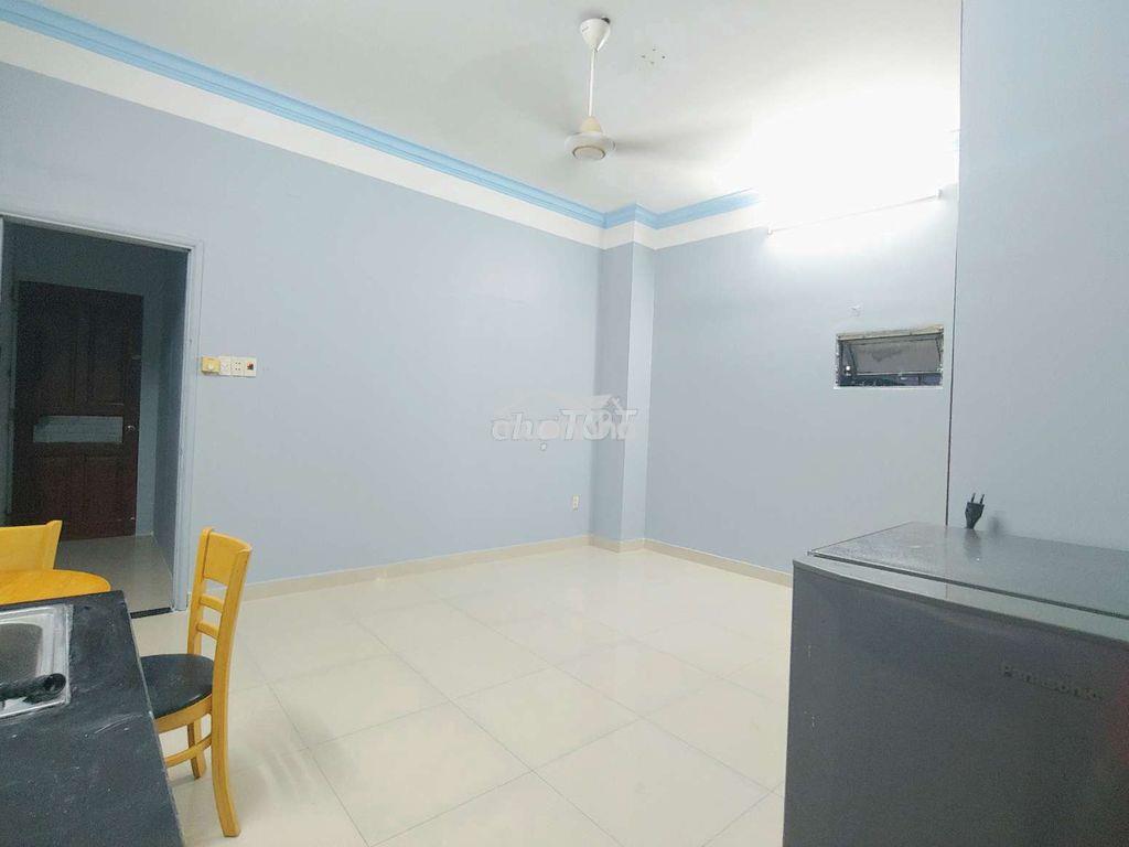 Chủ trọ - phòng mới tinh, siêu rộng,  thoáng, - 5p đến sân bay - 3
