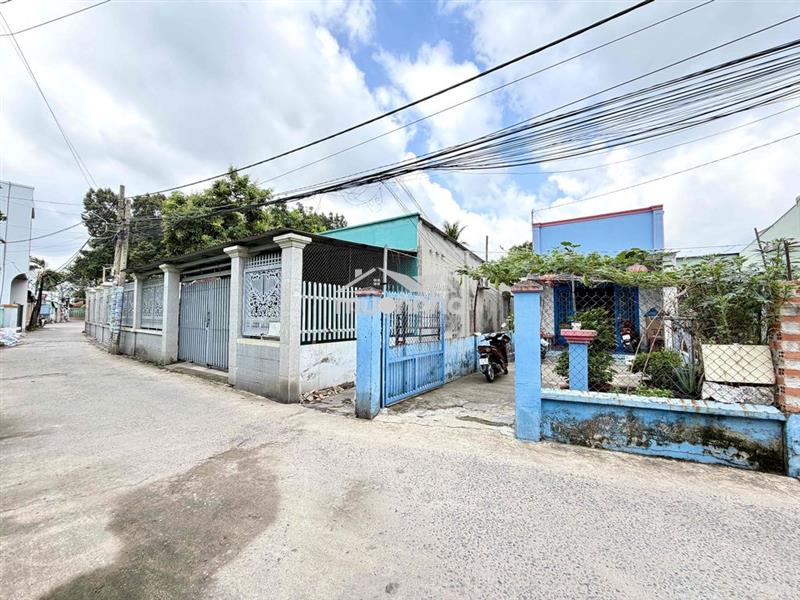 Chủ gởi bán nhà cấp 4 có sân vườn ngay chợ hoá an,4,6x26=113m2,đường x