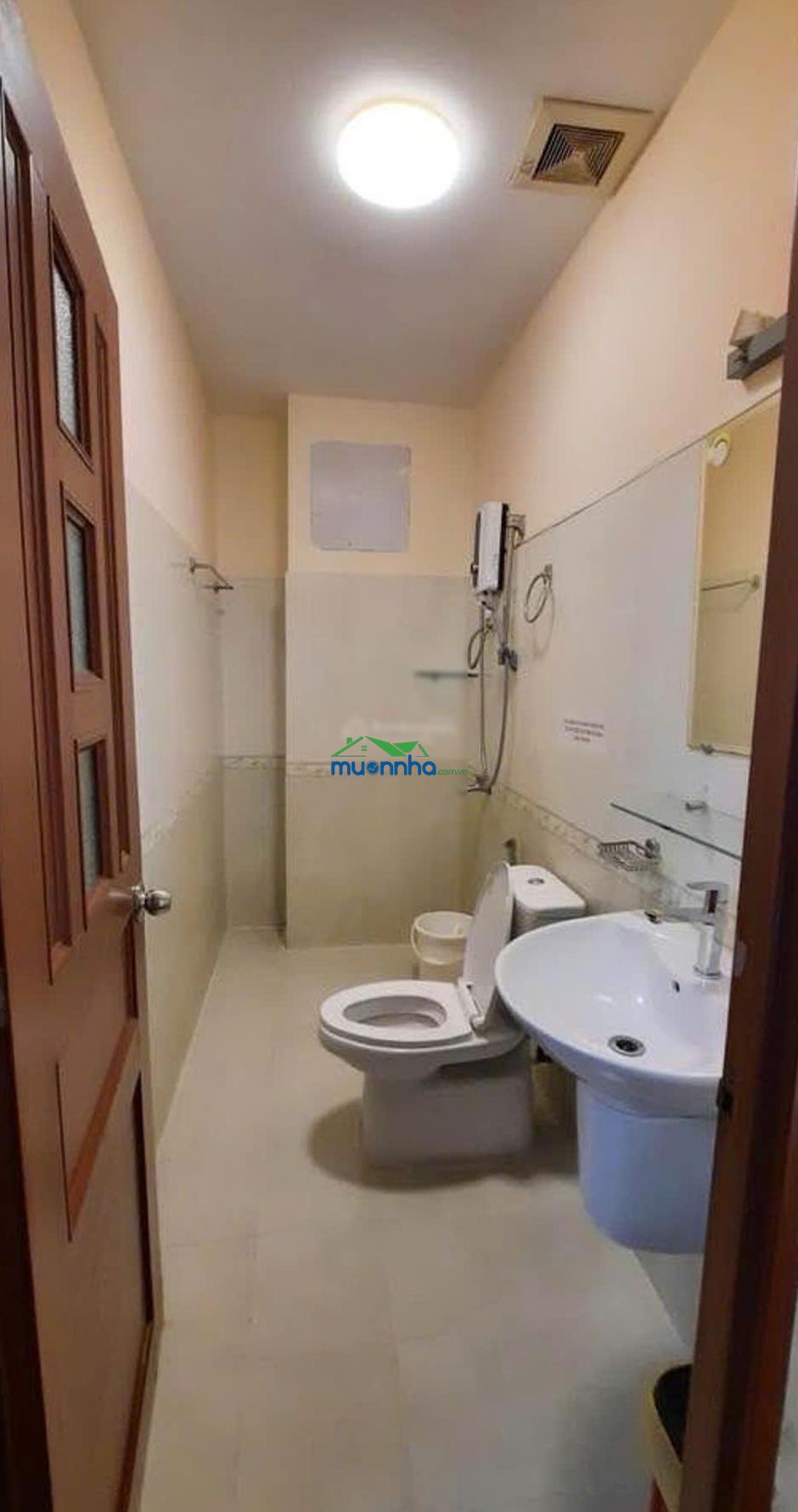 Khách sạn 4 tầng với 11 phòng, 7.7x14m, hẻm nhựa 6m thông thoáng, khu vip ngay cửa ngõ sân bay tsn - 2