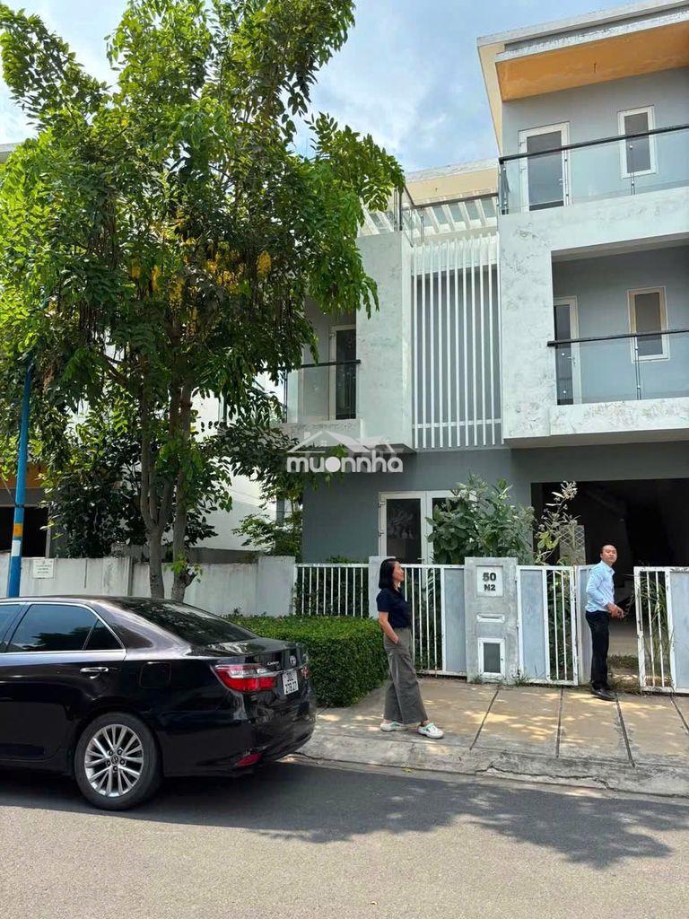 Cg- cho thuê nhà 3 tầng ngang 11m khu compound võ chí công, phú hữu q9