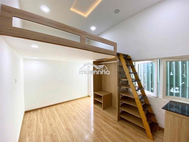 Phong trọ hiện đại có lô gia phơi đồ tại khu k300