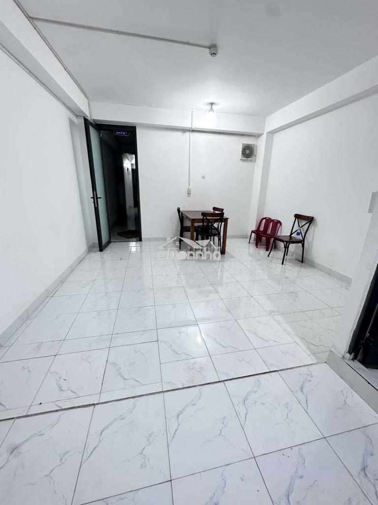 Phòng máy lạnh 50 m2, tách bếp, giờ tự do, gần chợ hoa chợ an đông - 3