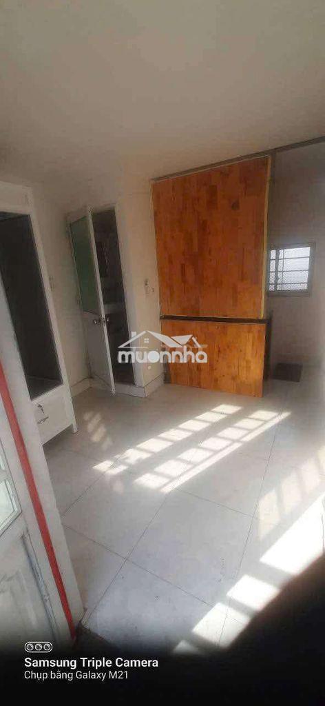 Nhà mặt tiền nguyễn kiệm, trệt 2 lầu, 3wc, chỉ 9tr/tháng. - 2