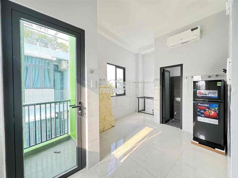 Studio full nội thất ban công, cửa sổ thoáng gần cầu chà và q5 q8