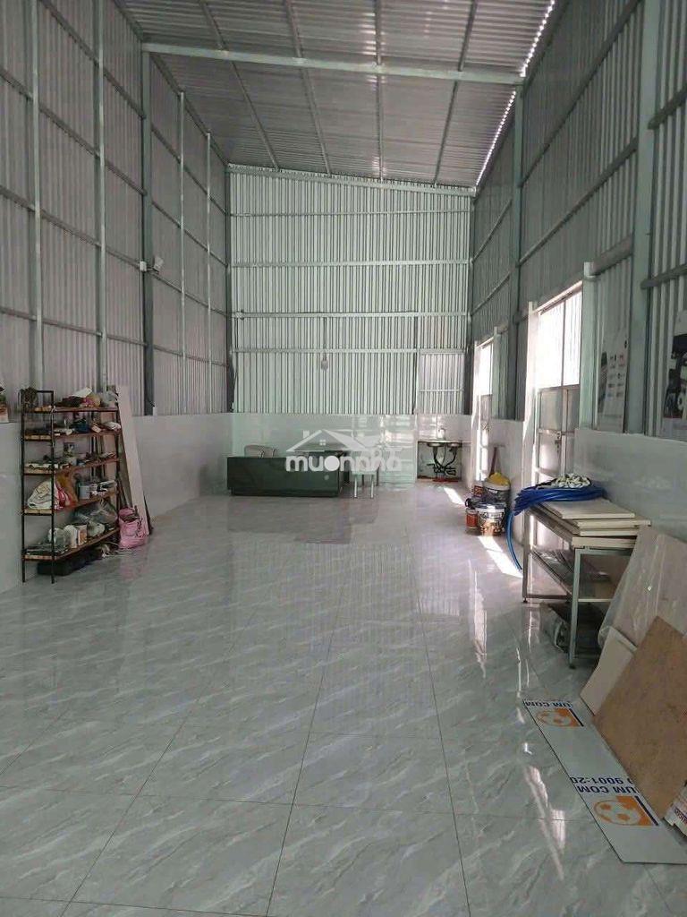 Cho thuê xưởng thạnh lộc quận 12
dt: 5x40m giá 9tr đường xe tải - 4