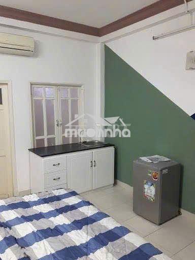 Cho thuê nhà  tại q1   - trệt lửng 3 lầu st – 8pn 8wc – khai thác chdv - 4