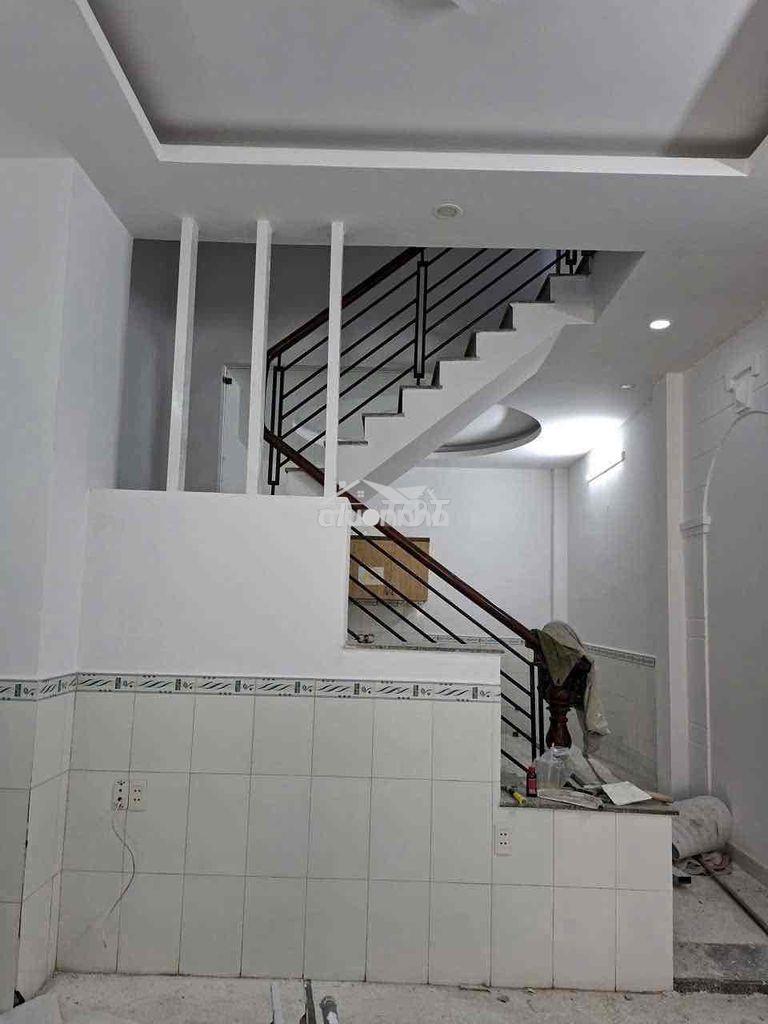 Nhà 1 lầu 2 phòng ngủ giá 6tr/ tháng