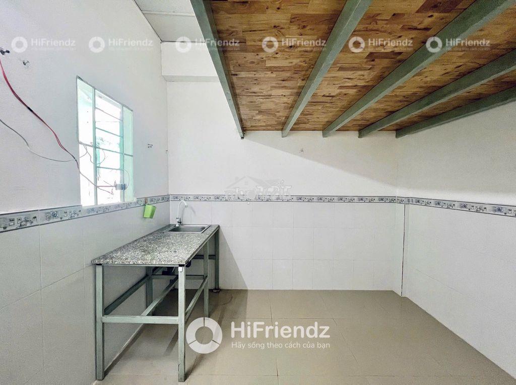 Phòng mới thoáng mát, có gác, giờ tự do gần ở 703 hương lộ 2 - 4
