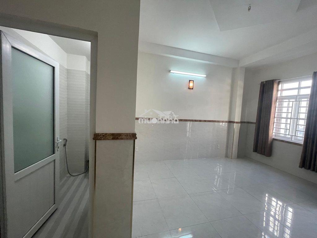 Phòng trọ có ban công, máy lạnh, wc riêng tại lê thị hoa, bình chiểu - 4