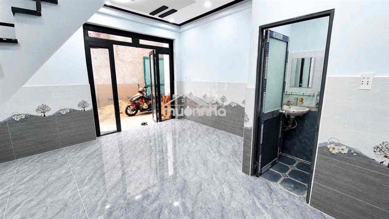 Nhà tân thới hiệp21, dt: 5,5x5m, trệt lầu nhà kiên cố, hẻm ô tô,có sân