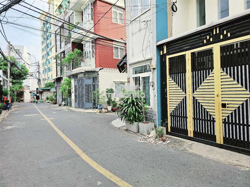 Nhà 2 tầng đường xe hơi 6m ngay vincom lê văn việt, hơn 5 tỷ