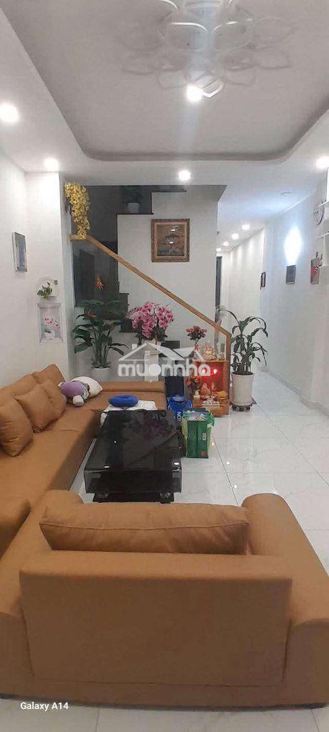 Nhà lầu đường xe hơi full nội thất gần sân vận động dĩ an