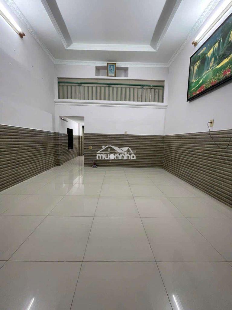 Có hh giới thiệu nhà phạm văn chiêu dt 4x17m đúc lững 3pn