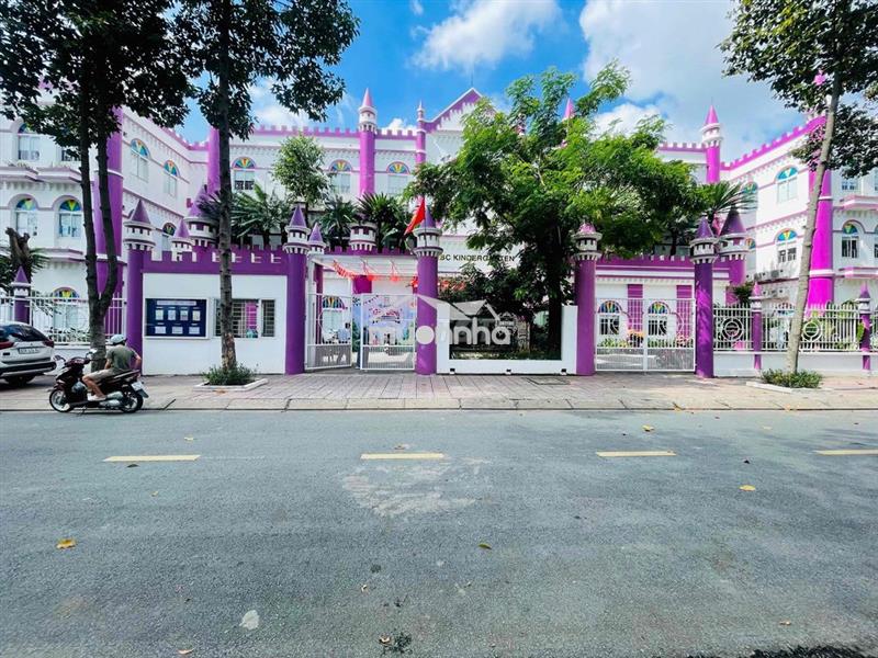 Lô đất mặt tiền kinh doanh bên hông trường mầm non á châu
